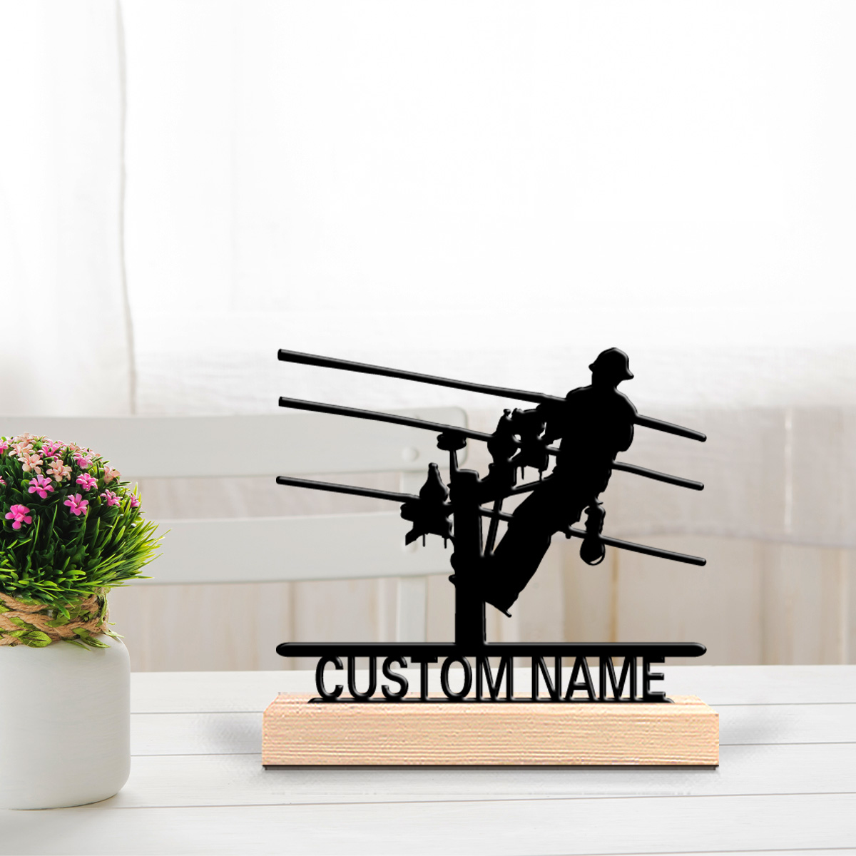 Home Decor Halloween - รูปปั้นช่างไฟฟ้าโลหะแบบกำหนดเอง 1 ชิ้น ดีไซน์ทันสมัย ฐานไม้ตกแต่งสำหรับสำนักงาน ห้องนั่งเล่น