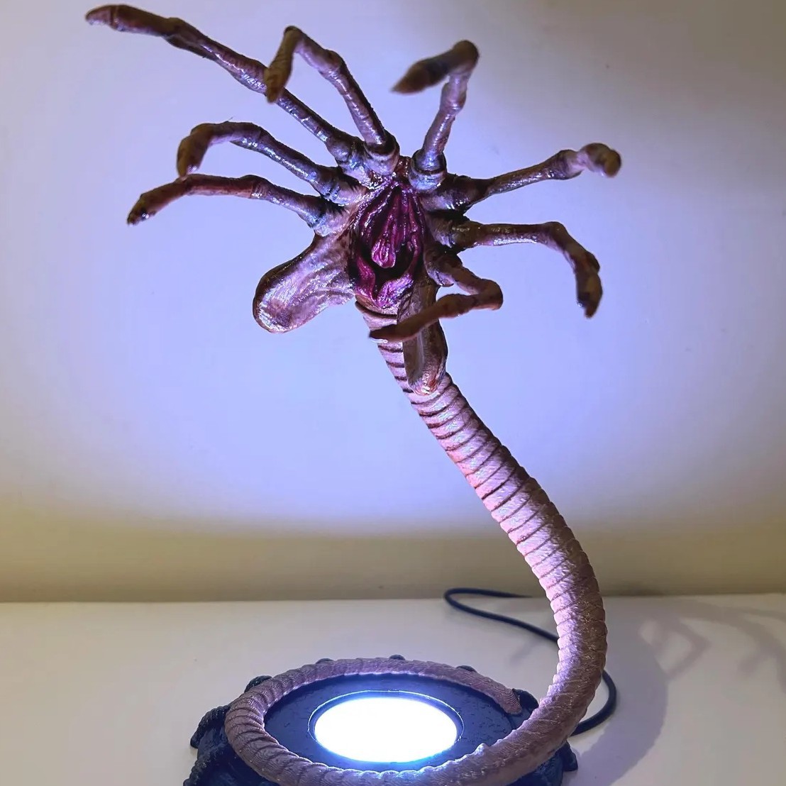โคมไฟ Alien Facehugger ไฟกลางค - Home Decor Halloween บทวิจารณ์และราคา
